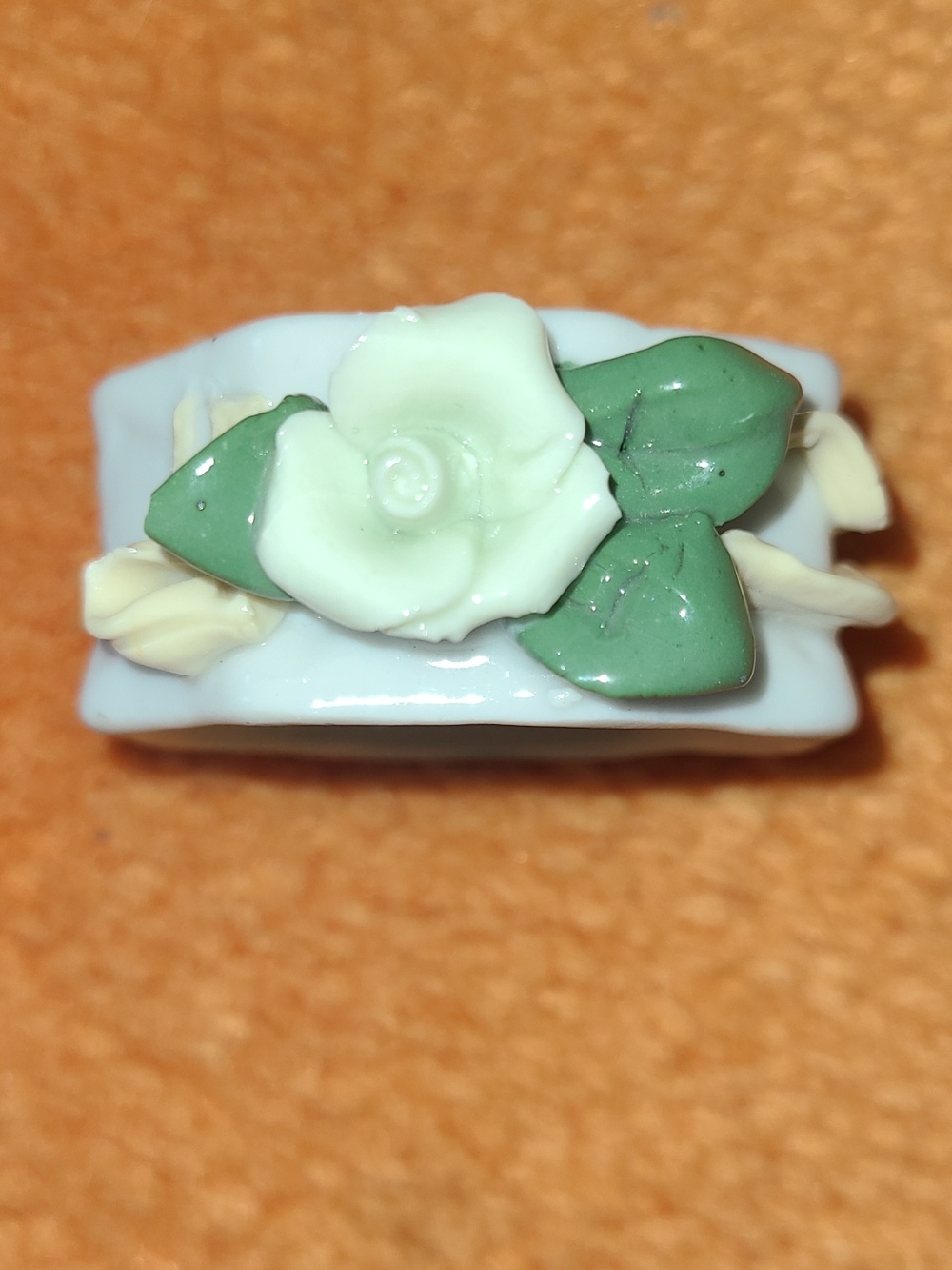 Capodemonte Style Flower Napkin Rings - Picture 6 of 8